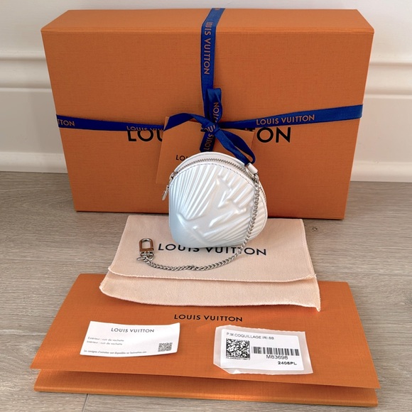 ‼️HOST PICK‼️Louis Vuitton Limited Edition Sold out Shell Coin Purse - Picture 5 of 16